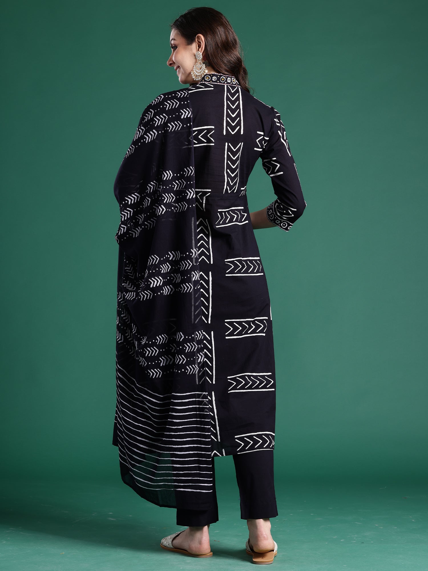 Color_Black