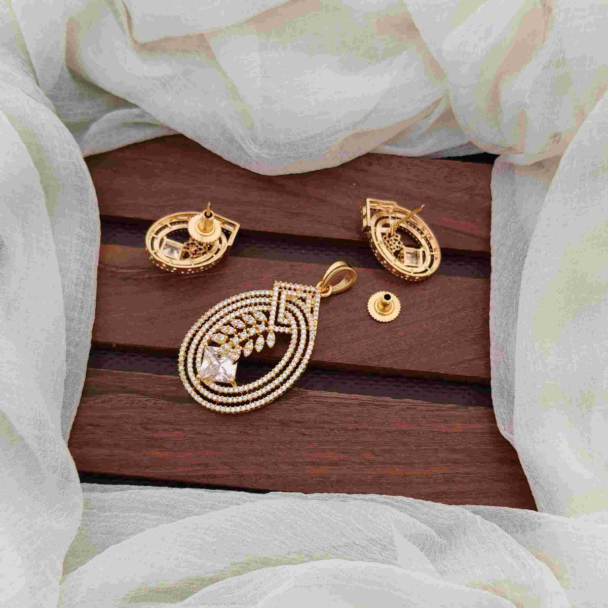 Women's Gold Finish Copper Alloy Pendant Set