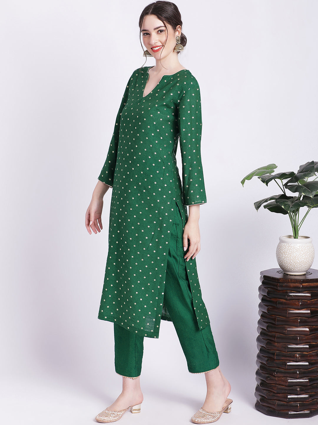Women's Ethnic Green Banarasi Straight Kurti With Straight Pants