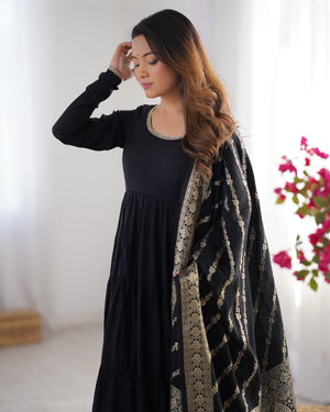 Color_BLACK