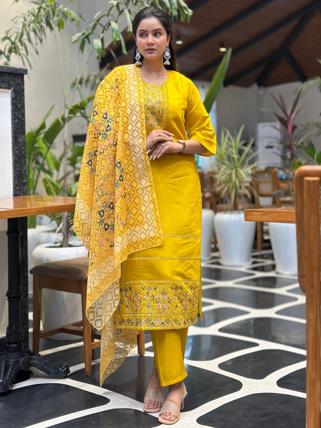 Color_YELLOW