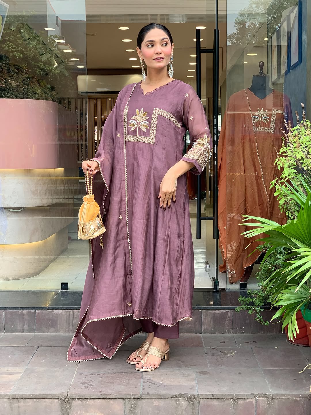 Women's Lavendor Embroidered Kurta With Pant And Duppata Set