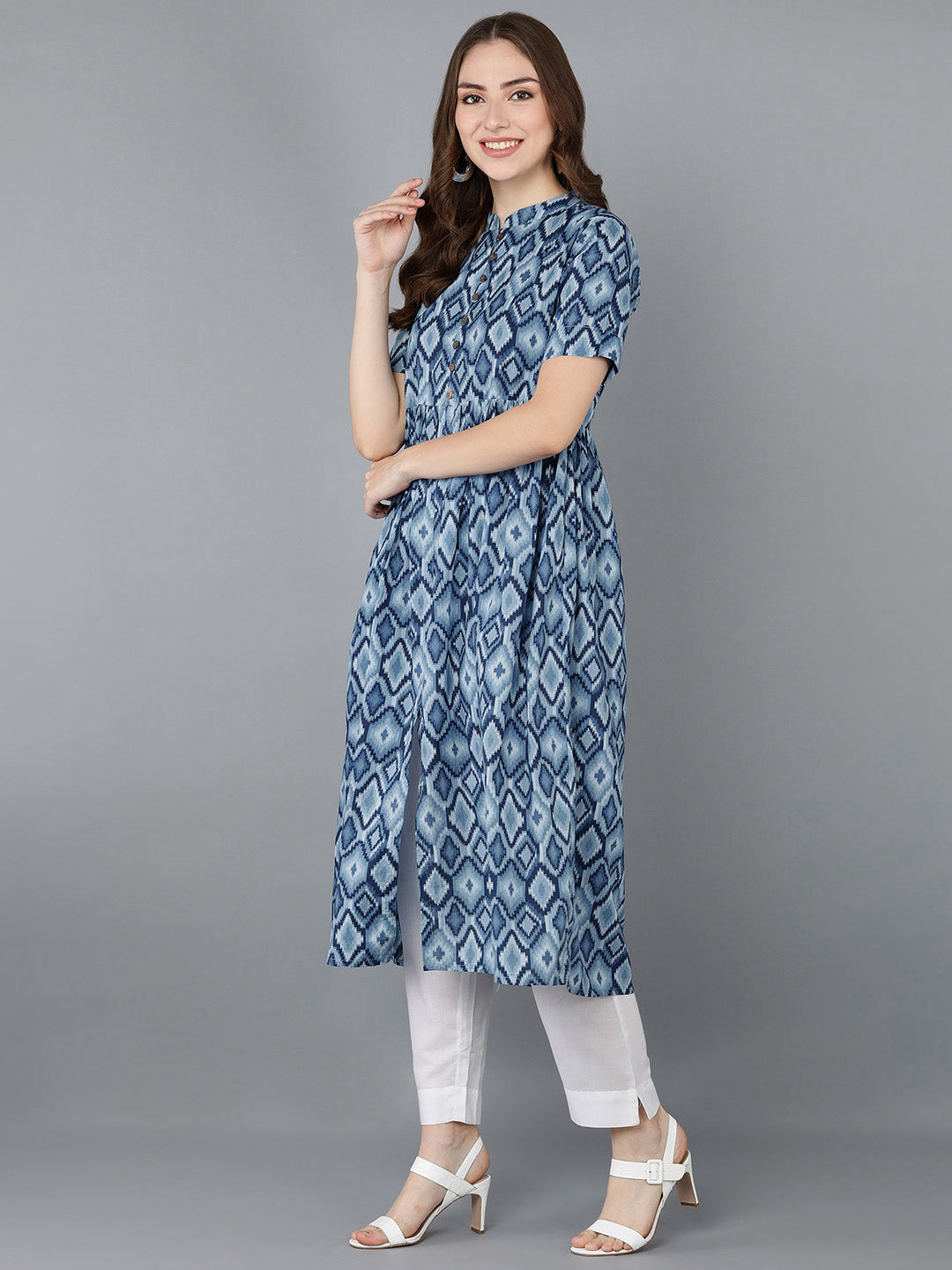 Women's Blue Cotton Blend Geometric Printed Kurta