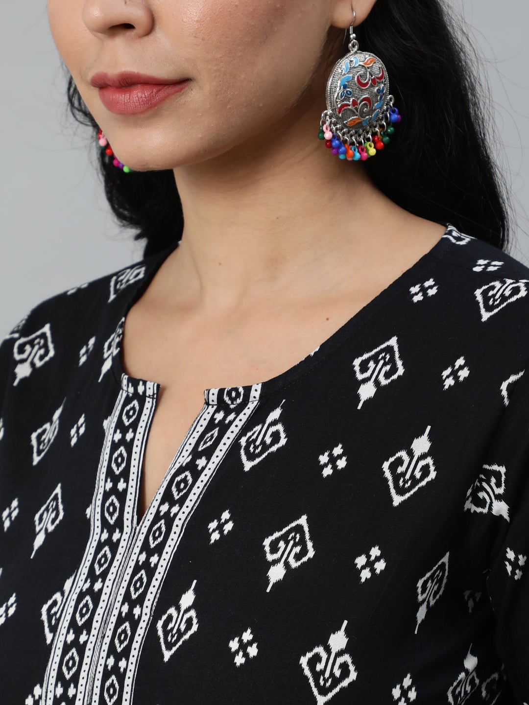 Women's Black Printed Straight Kurta With Three Quarter Sleeves