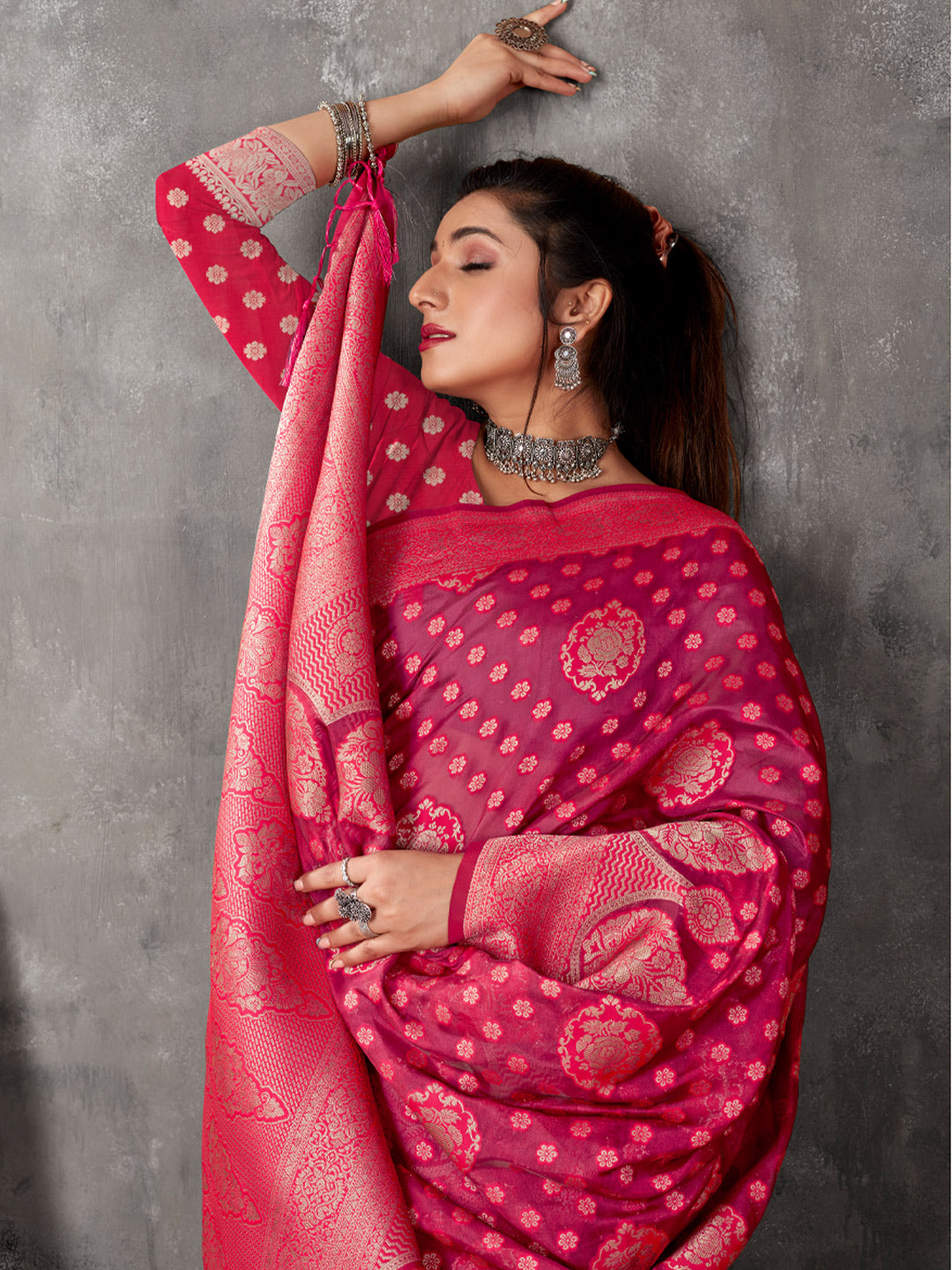 Women's Pink Cotton Woven Zari Work Traditional Tassle Saree