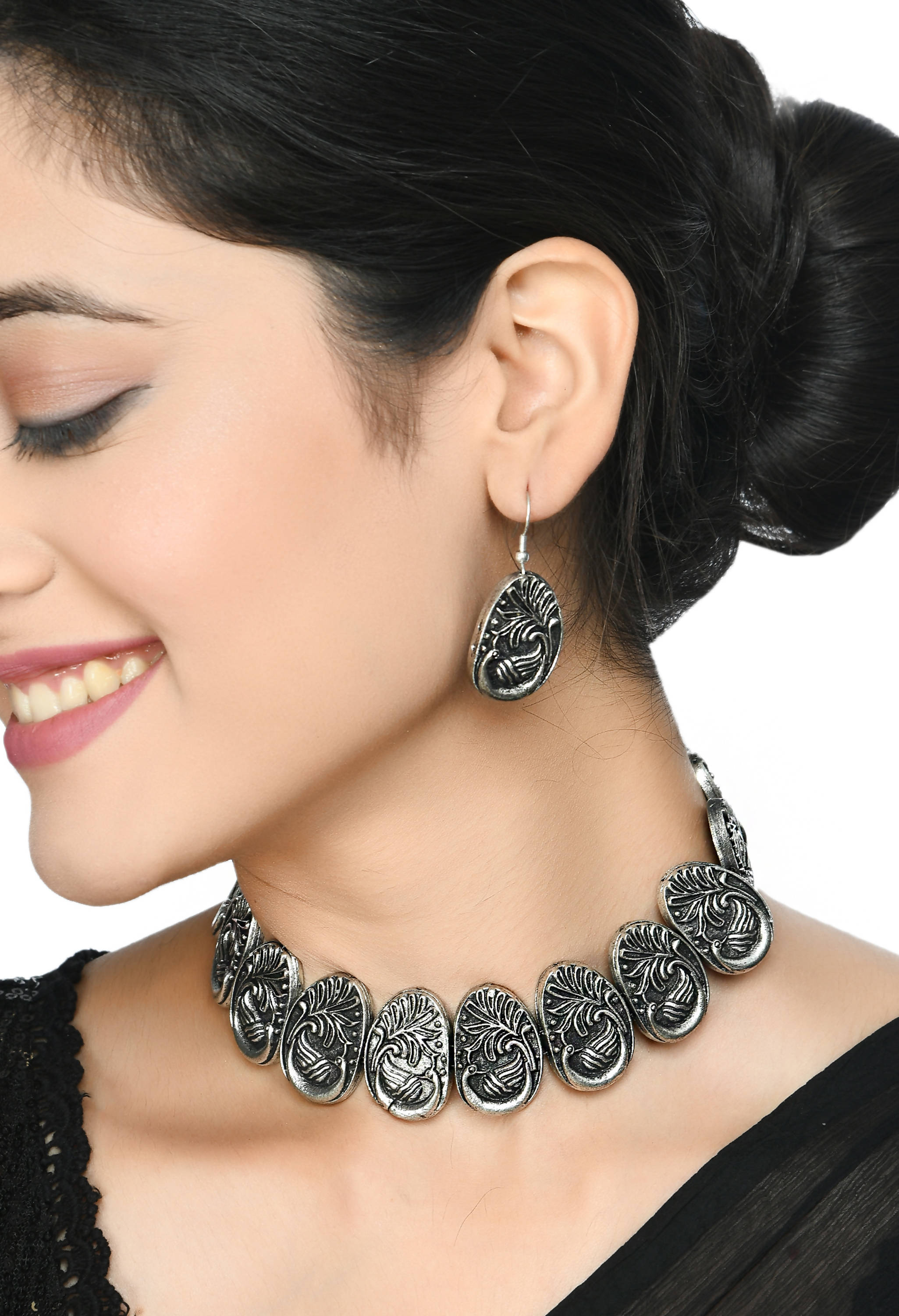 Trendia Silver color Leaf style Necklace with