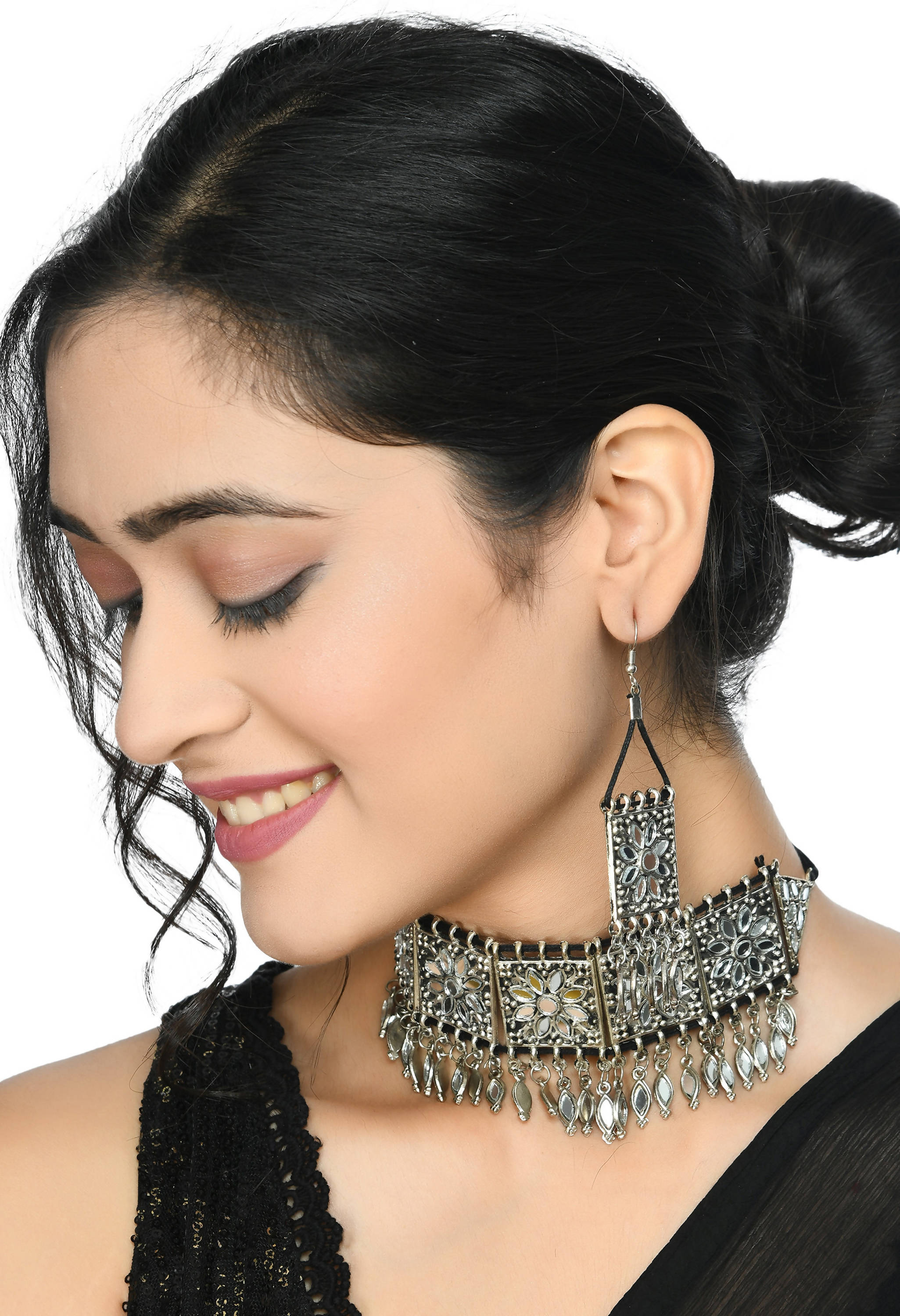 Trendia Choker Necklace with Mirror
