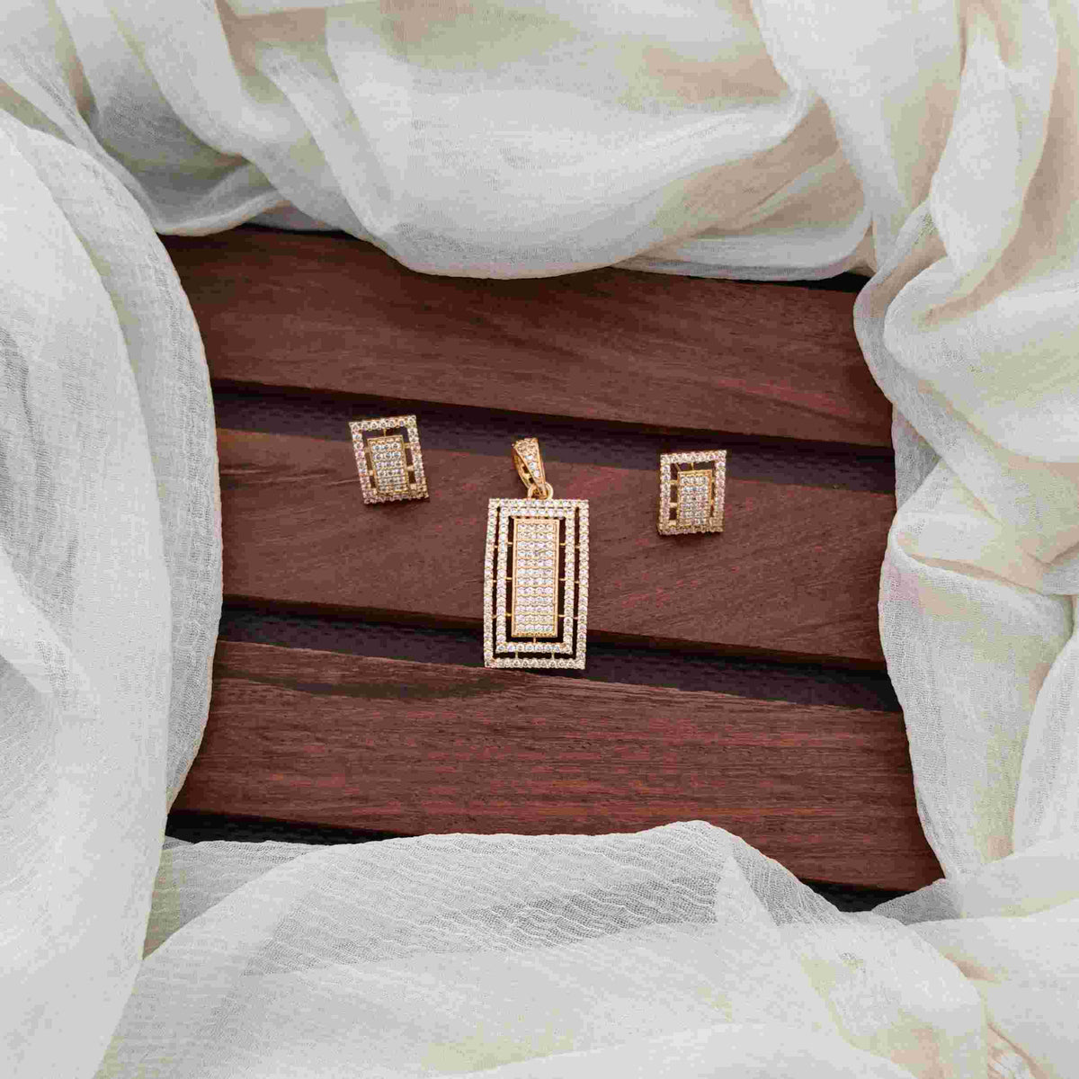 Women's Gold Finish Copper Alloy Pendant Set