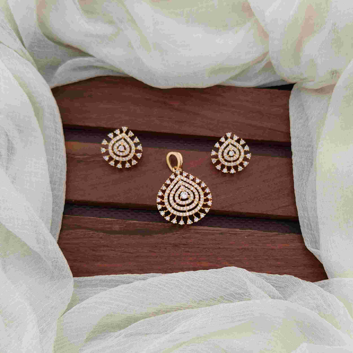 Women's Gold Finish Copper Alloy Pendant Set