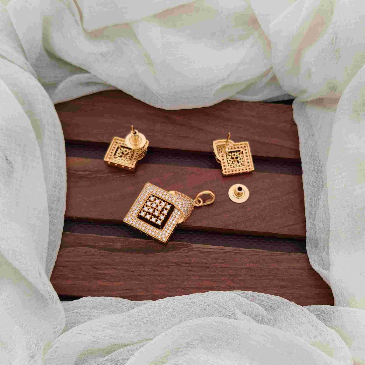 Women's Gold Finish Copper Alloy Pendant Set
