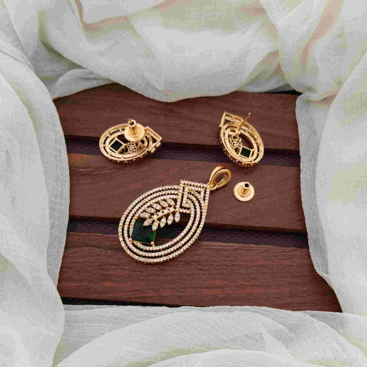 Women's Gold Finish Copper Alloy Pendant Set