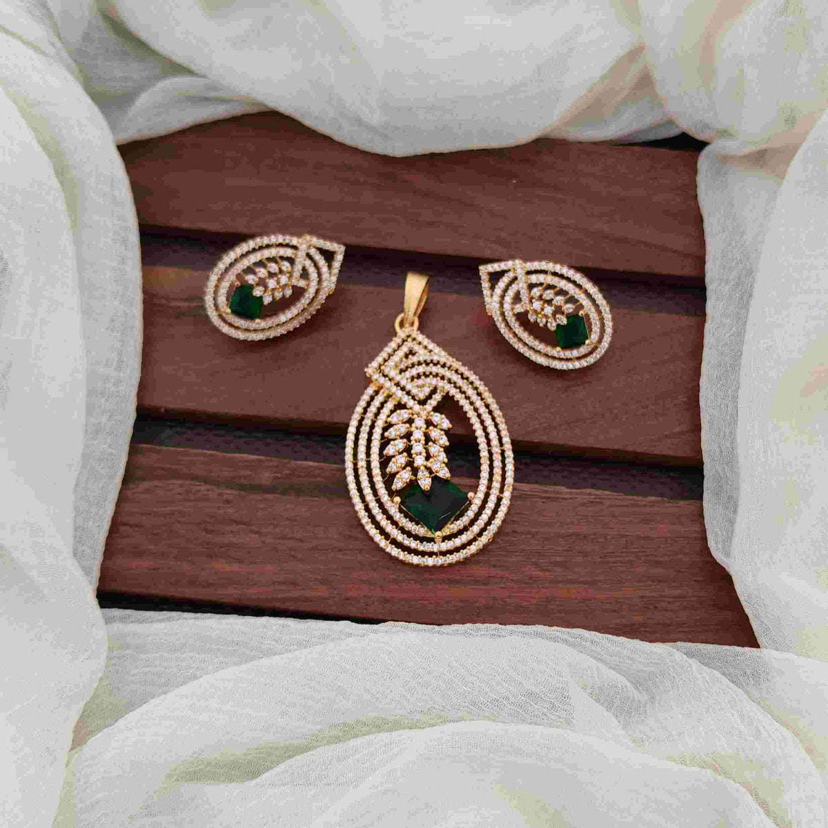 Women's Gold Finish Copper Alloy Pendant Set