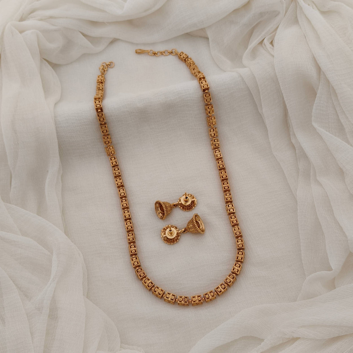 Women's Antique Gold Finish Copper Alloy Jewellery Set