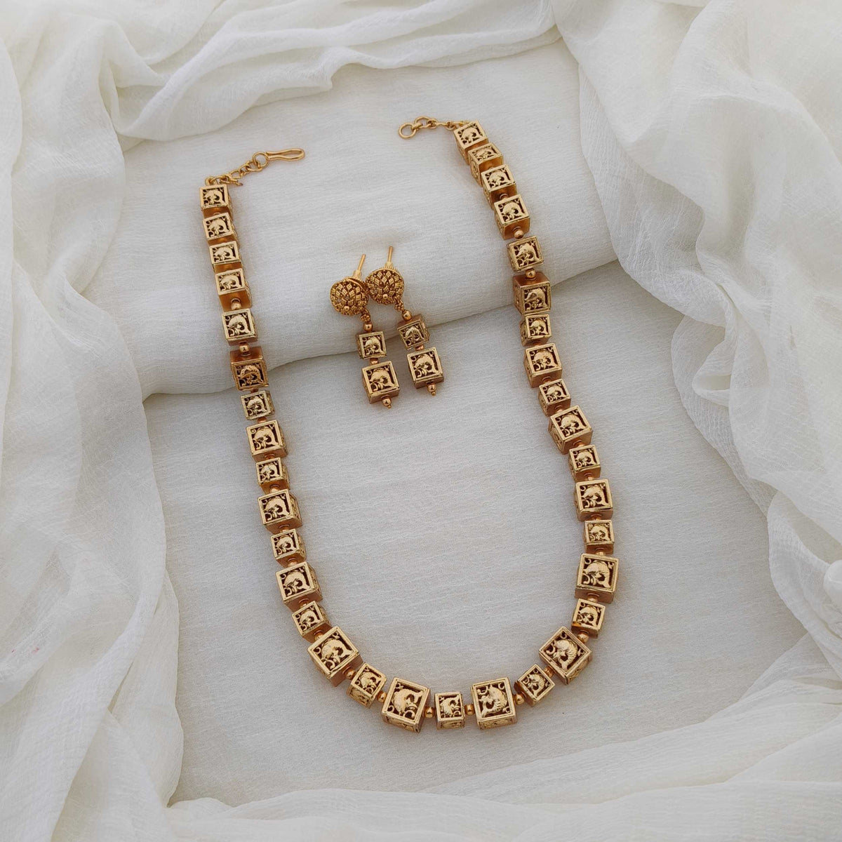 Women's Antique Gold Finish Copper Alloy Jewellery Set