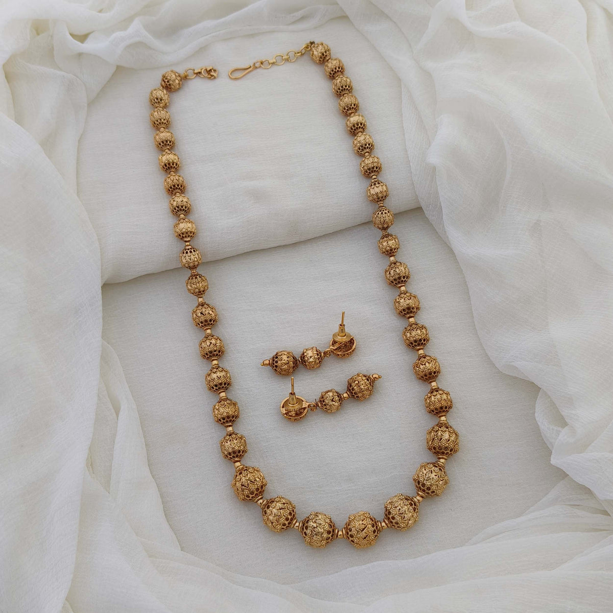 Women's Antique Gold Finish Copper Alloy Jewellery Set