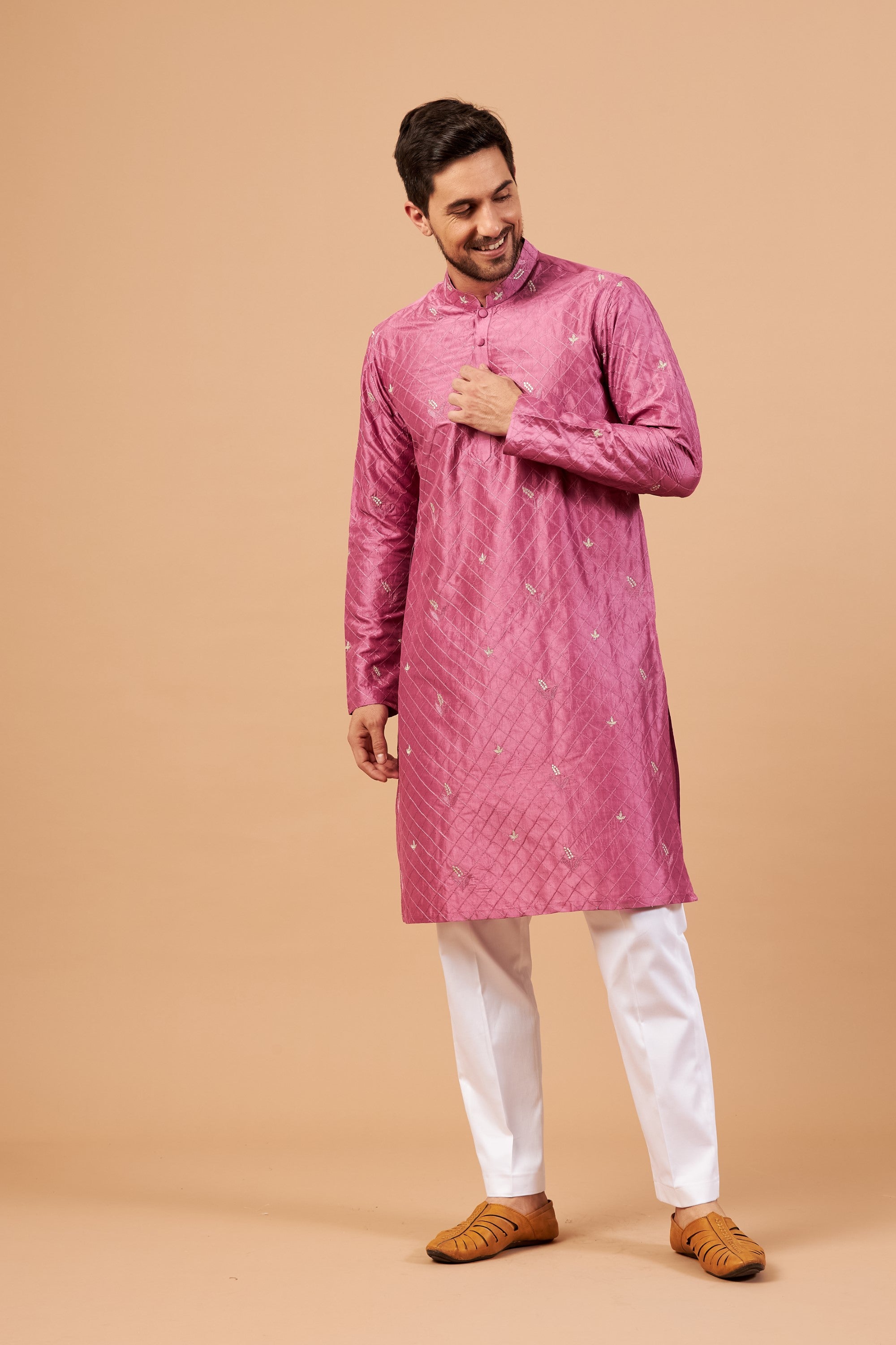 Men's Purple-Pink Color Pimetric All Over Over Self Geometric & Zari Leaf Embroidered Kurta Dupion