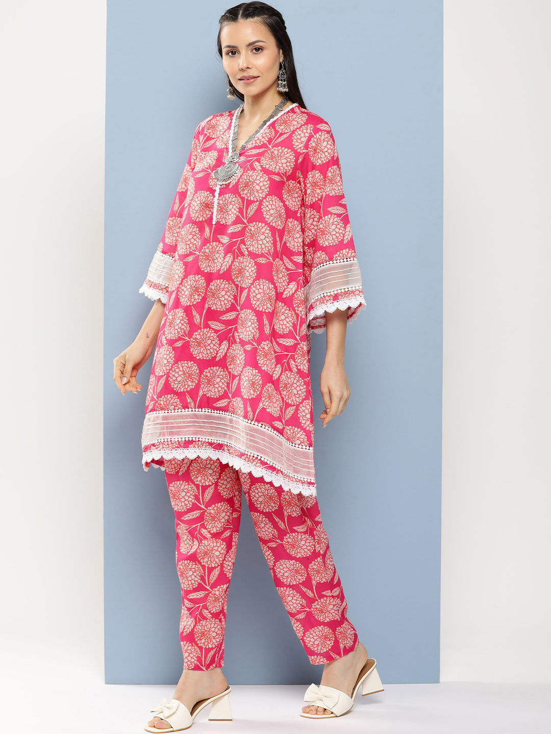 Women's Pink Floral Print A- Line Kurta With Lace Detailing & Pink Floral Print Trousers