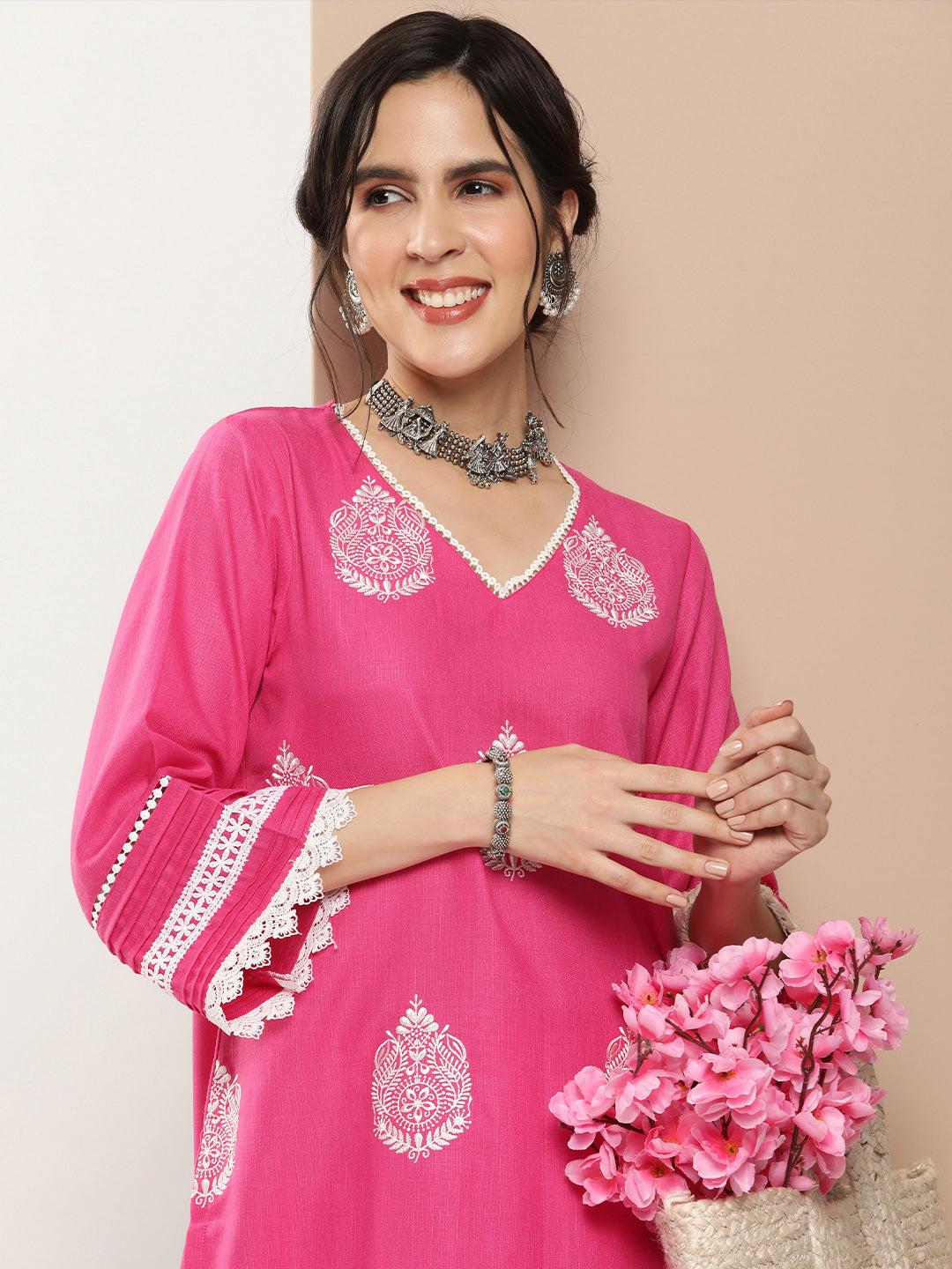 Women's Pink Embroidered Kurta With Solid Pink Palazzo