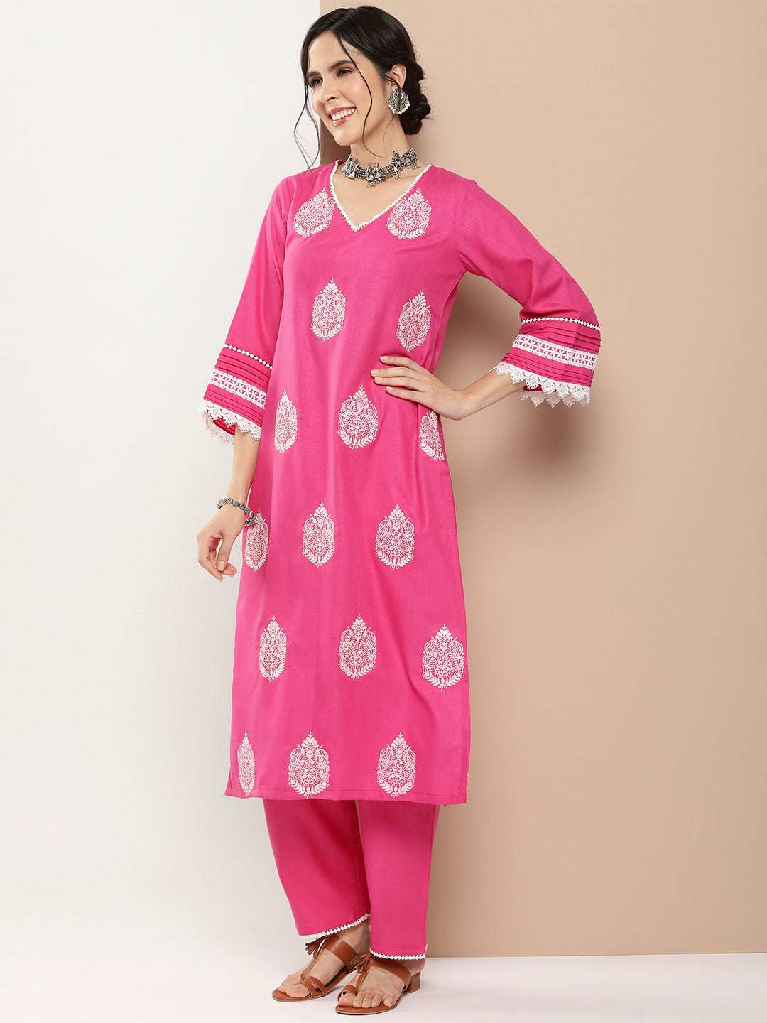 Women's Pink Embroidered Kurta With Solid Pink Palazzo