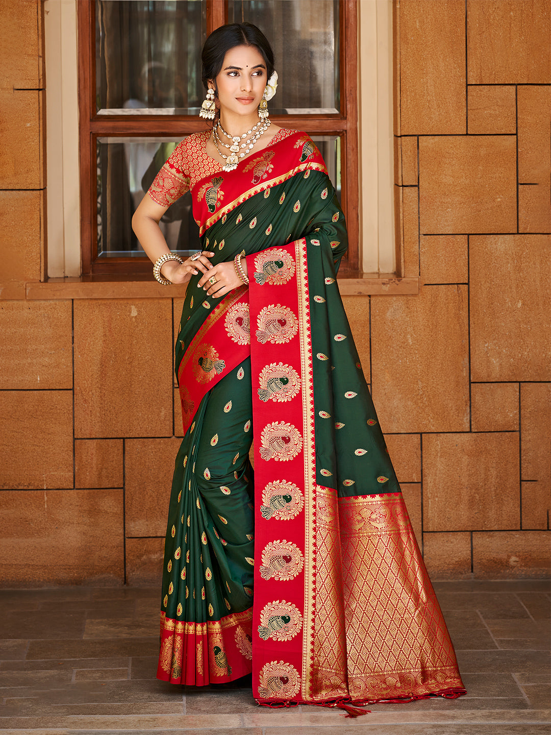 Women's Dark Green  Silk Woven Work Traditional Saree