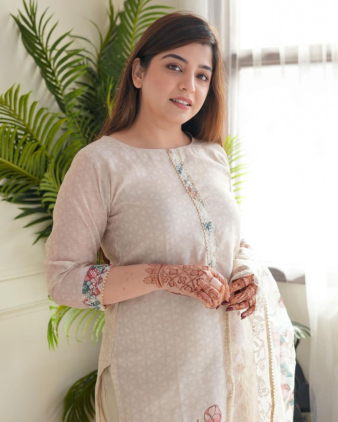 Women's Elegant Floral-Embroidered Off-White Kurta With Dupatta Set For Women