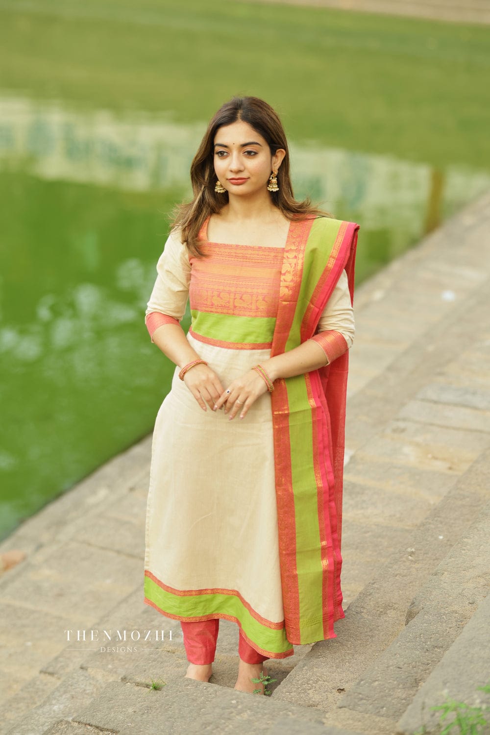 Women's White Kanchi Cotton Suit Set with Contrast Green & Pink Dupatta