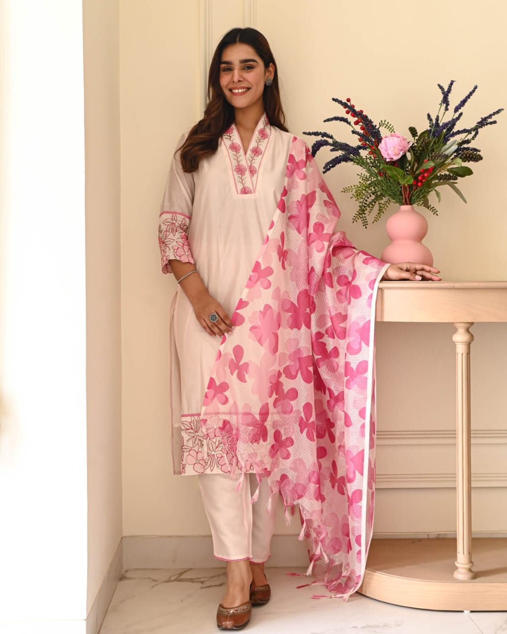 Women's Off White & Pink Floral Embroidered Cotton Flex Kurta Pant Set with Kota doriya Dupatta