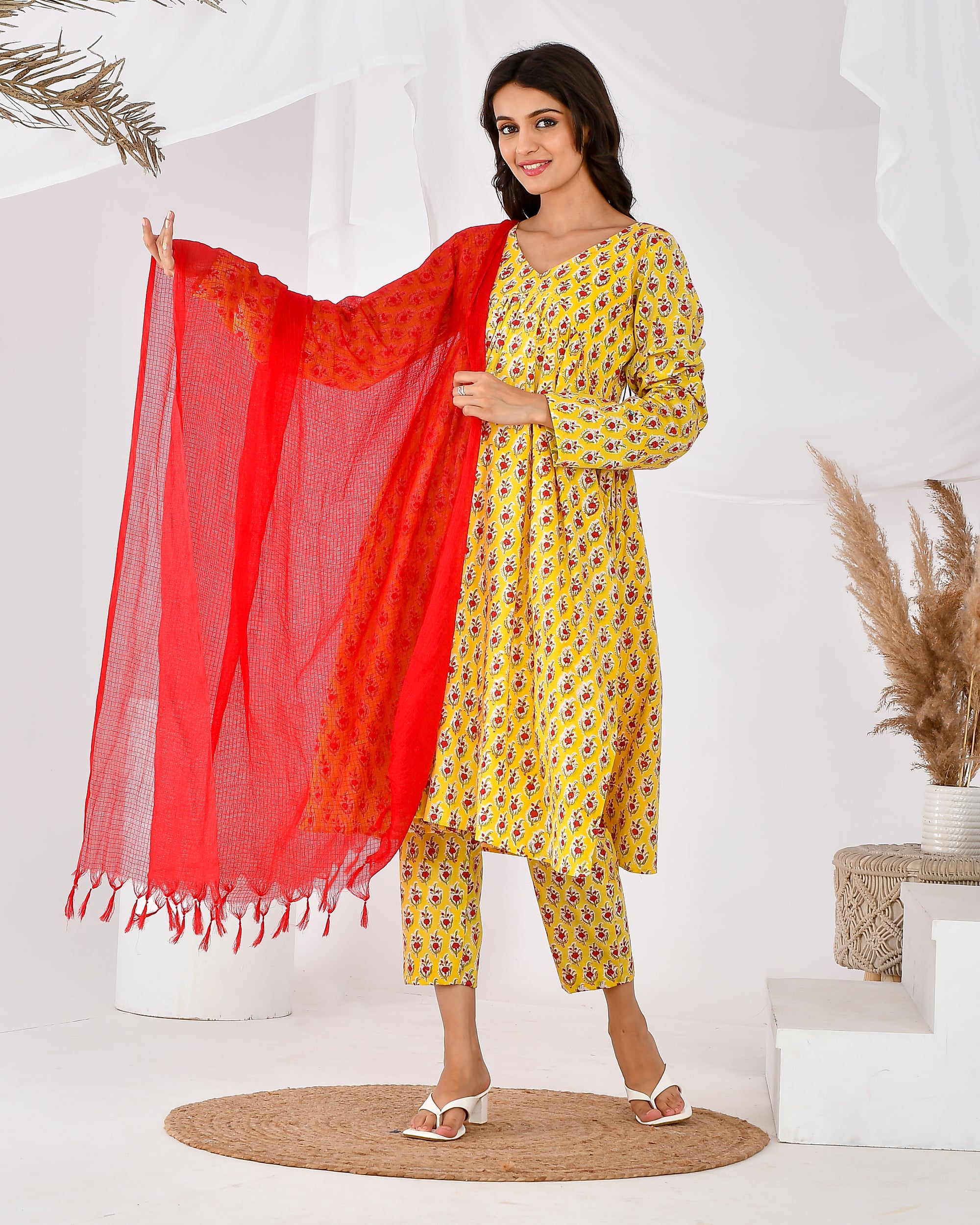 Women's yellow and red kurta s