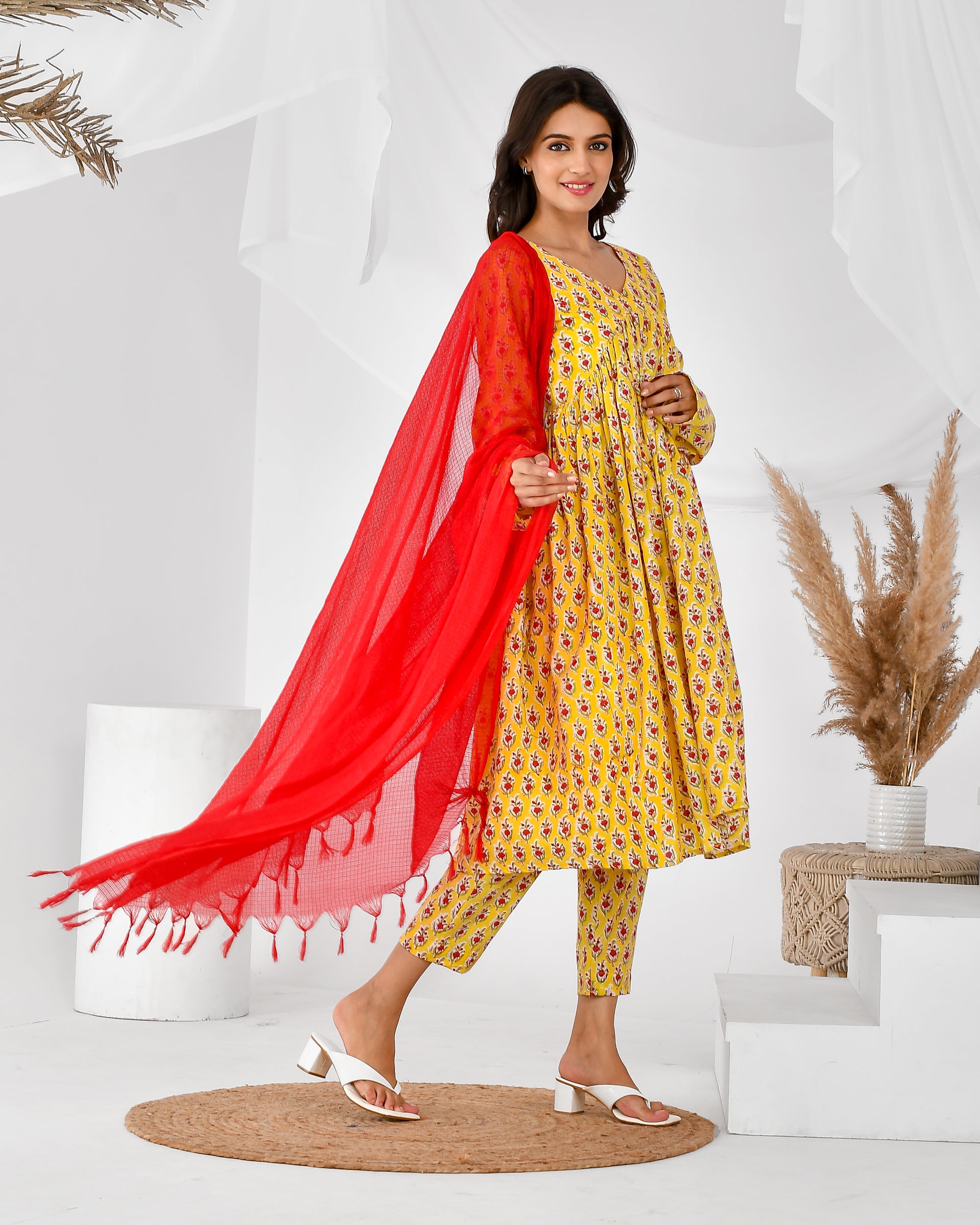Women's yellow and red kurta s