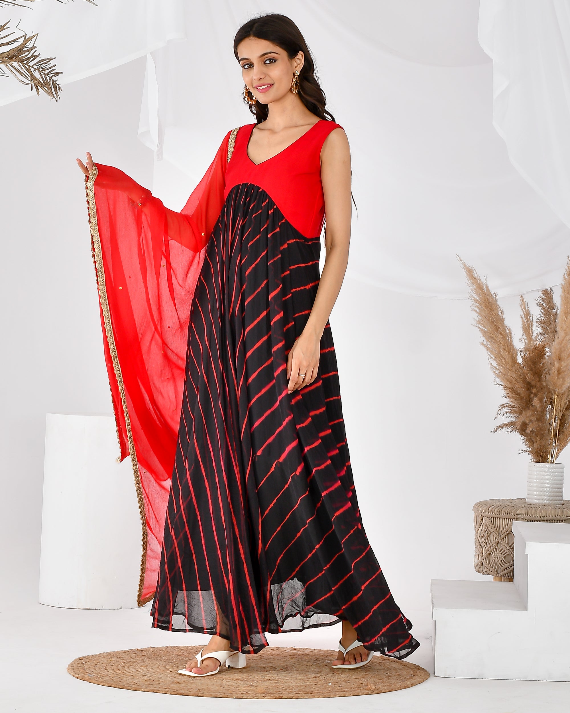 Women's BLACK RED LEHERIYA S