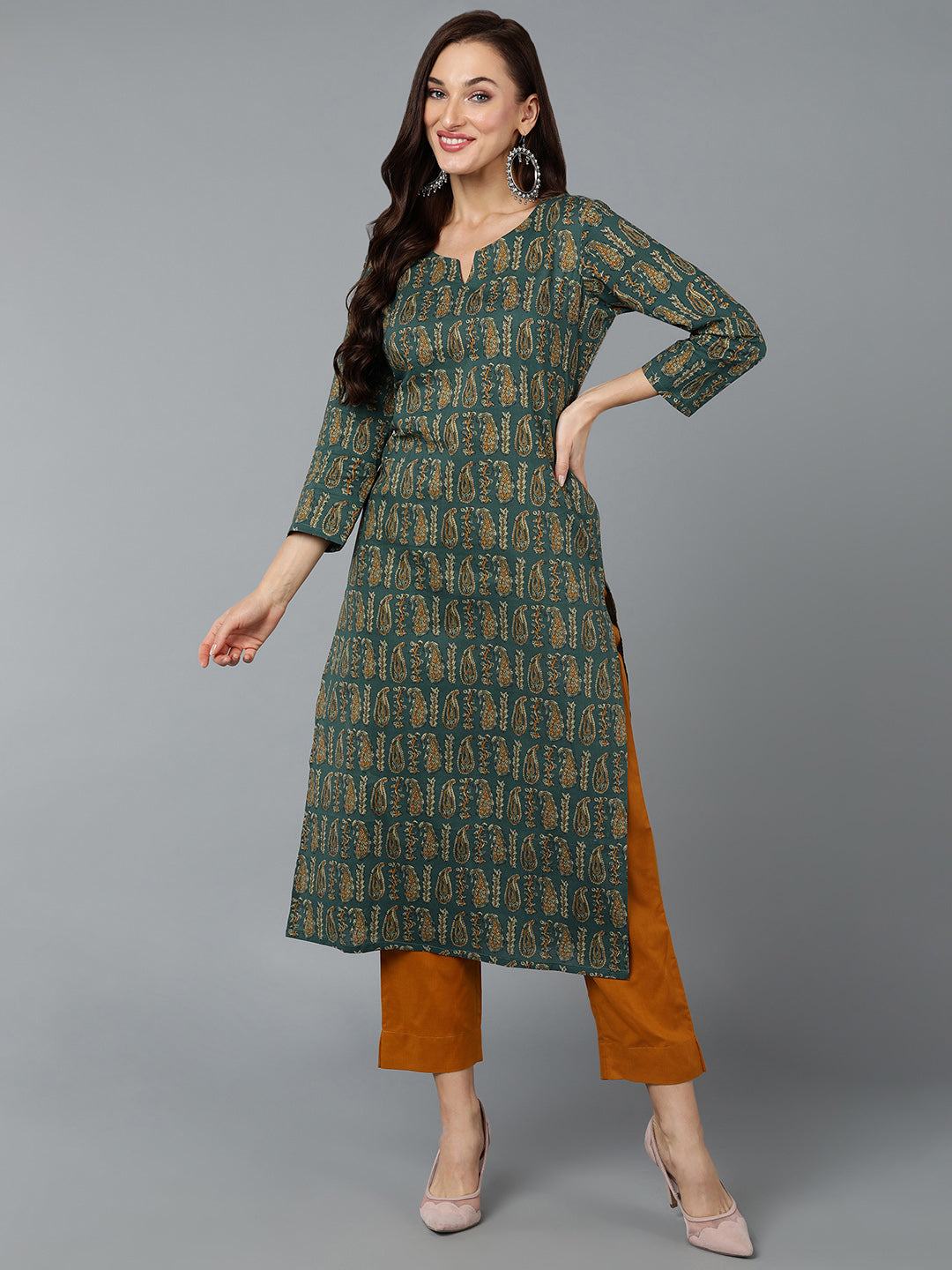 Women's Green Cotton Green Paisley Printed Regular Fit Kurta