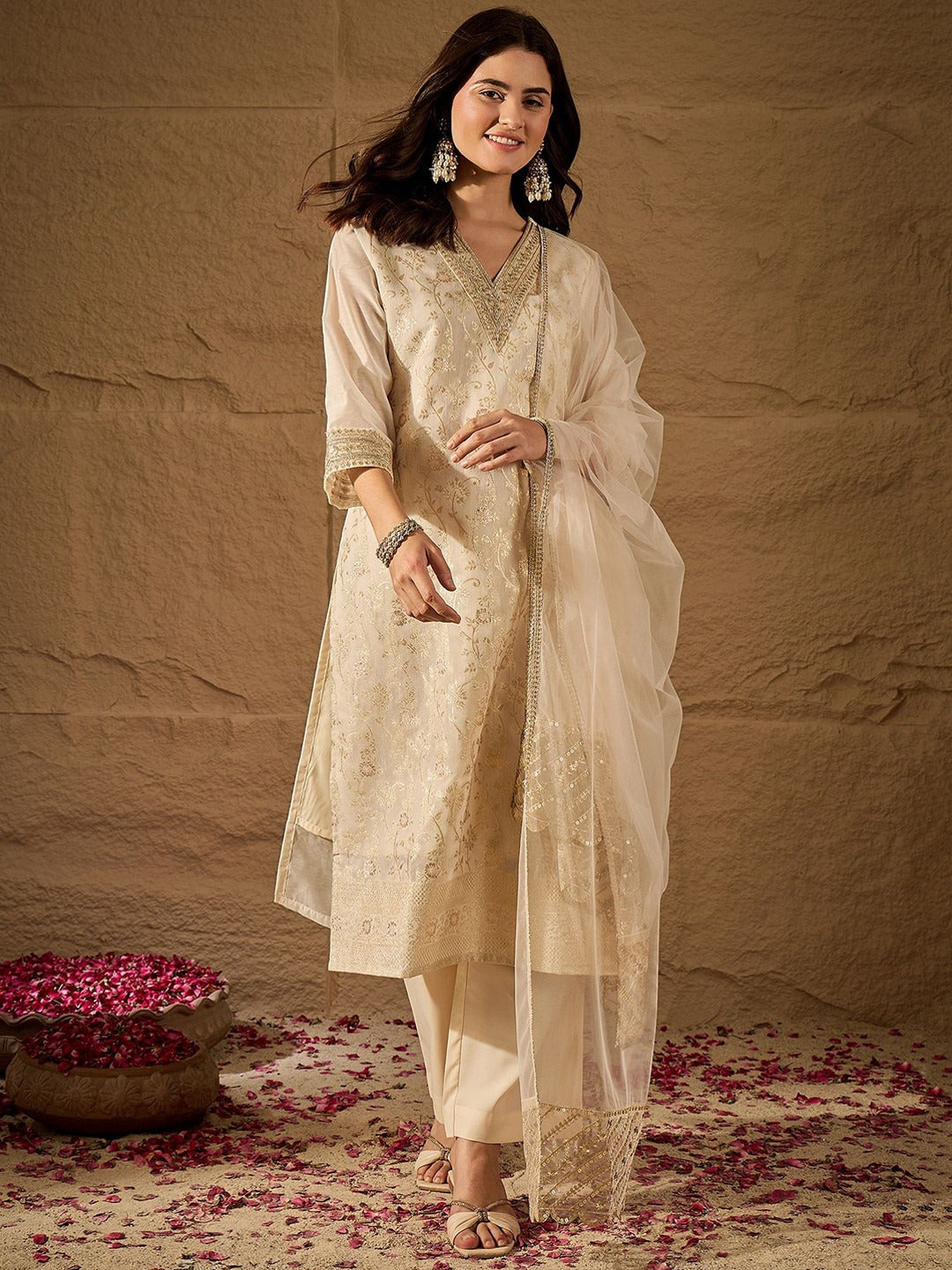 Women's Off White Jacquard Embroidered In Neck  Kurta Set