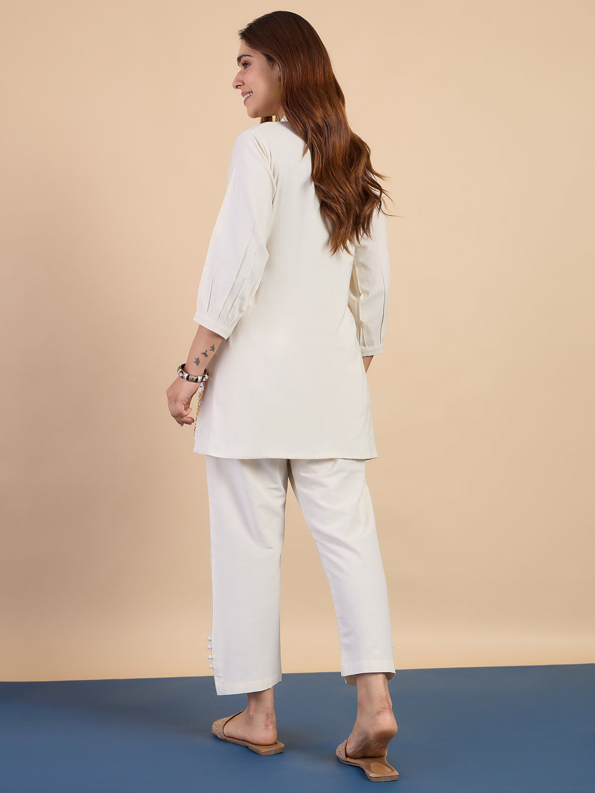 Color_off white