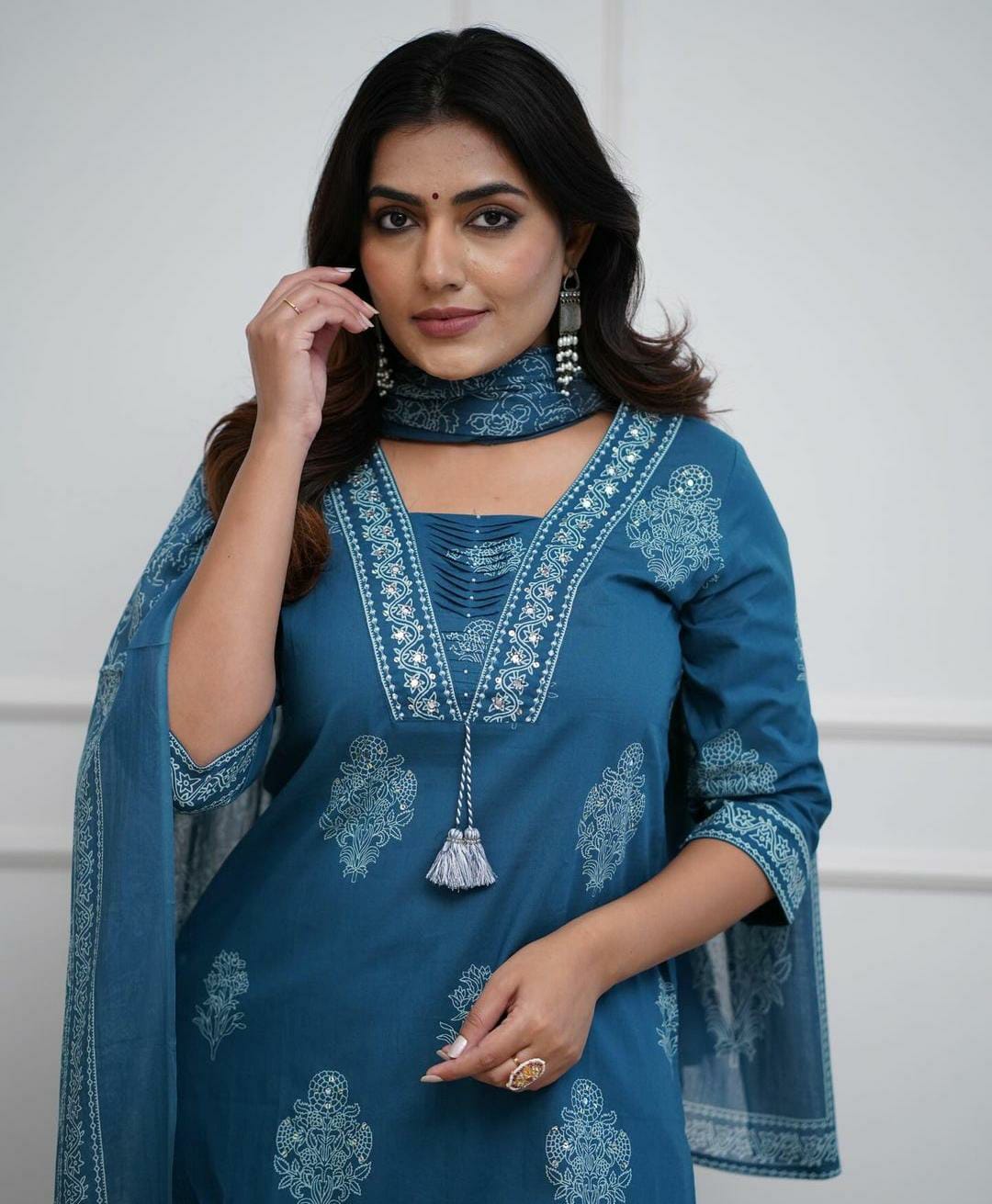 Women's Blue Hand Work Straight Kurti Pant With Malmal Dupatta