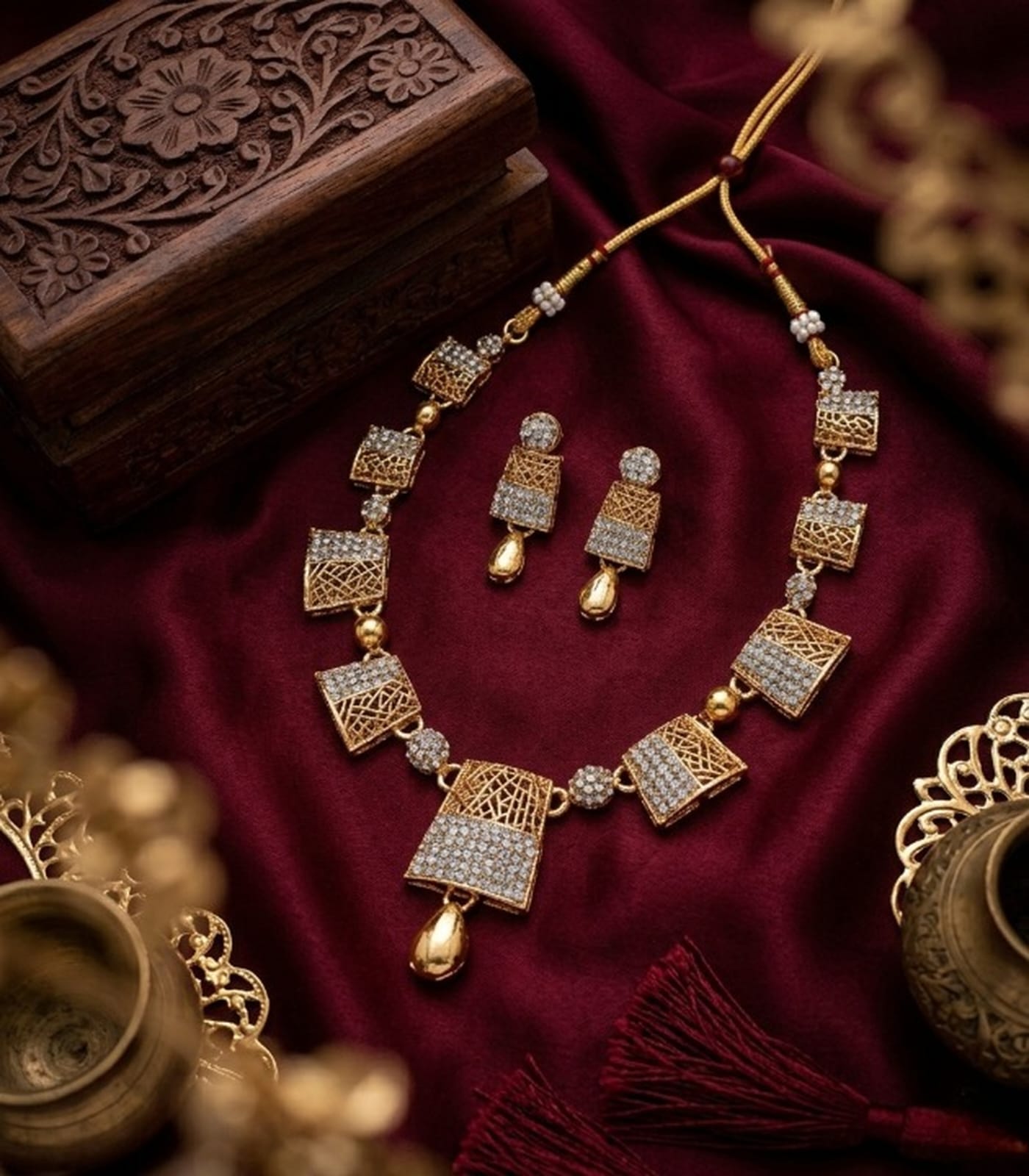 Women's Traditional Gold-Plated Geometric Choker Necklace Earring Set