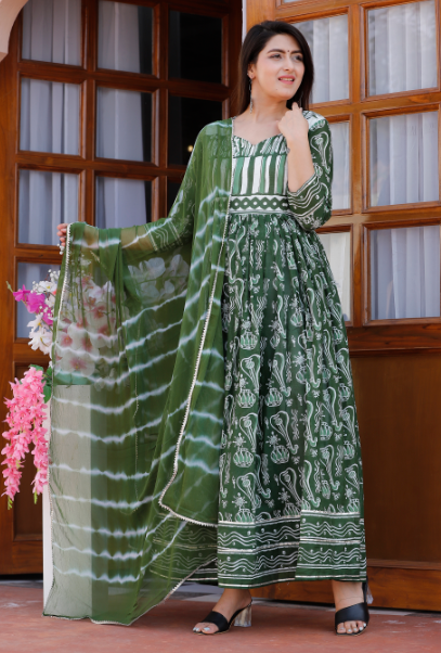 Women's Feel Fresh And Fabulous In Our Floral Printed Gown Set