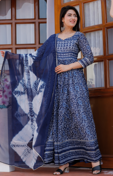 Women's Feel Fresh And Fabulous In Our Floral Printed Gown Set