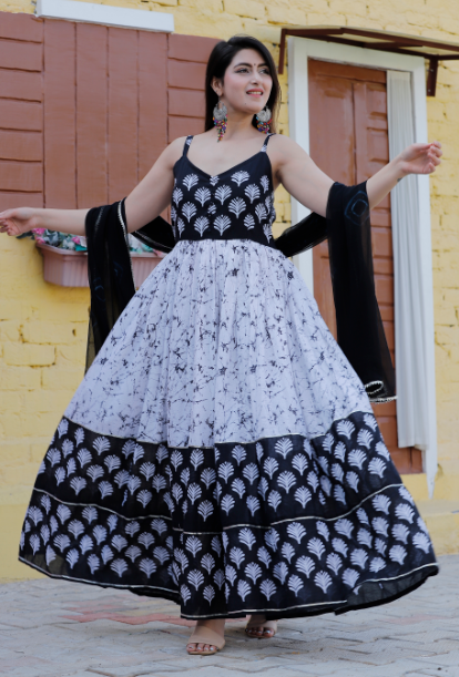 Women's Feel Fresh And Fabulous In Our Floral Printed Gown Set