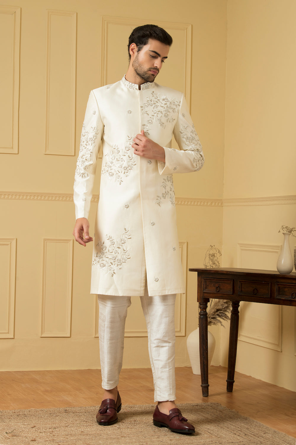 Men's Cream Embroidered And Zardozi Work Sherwani