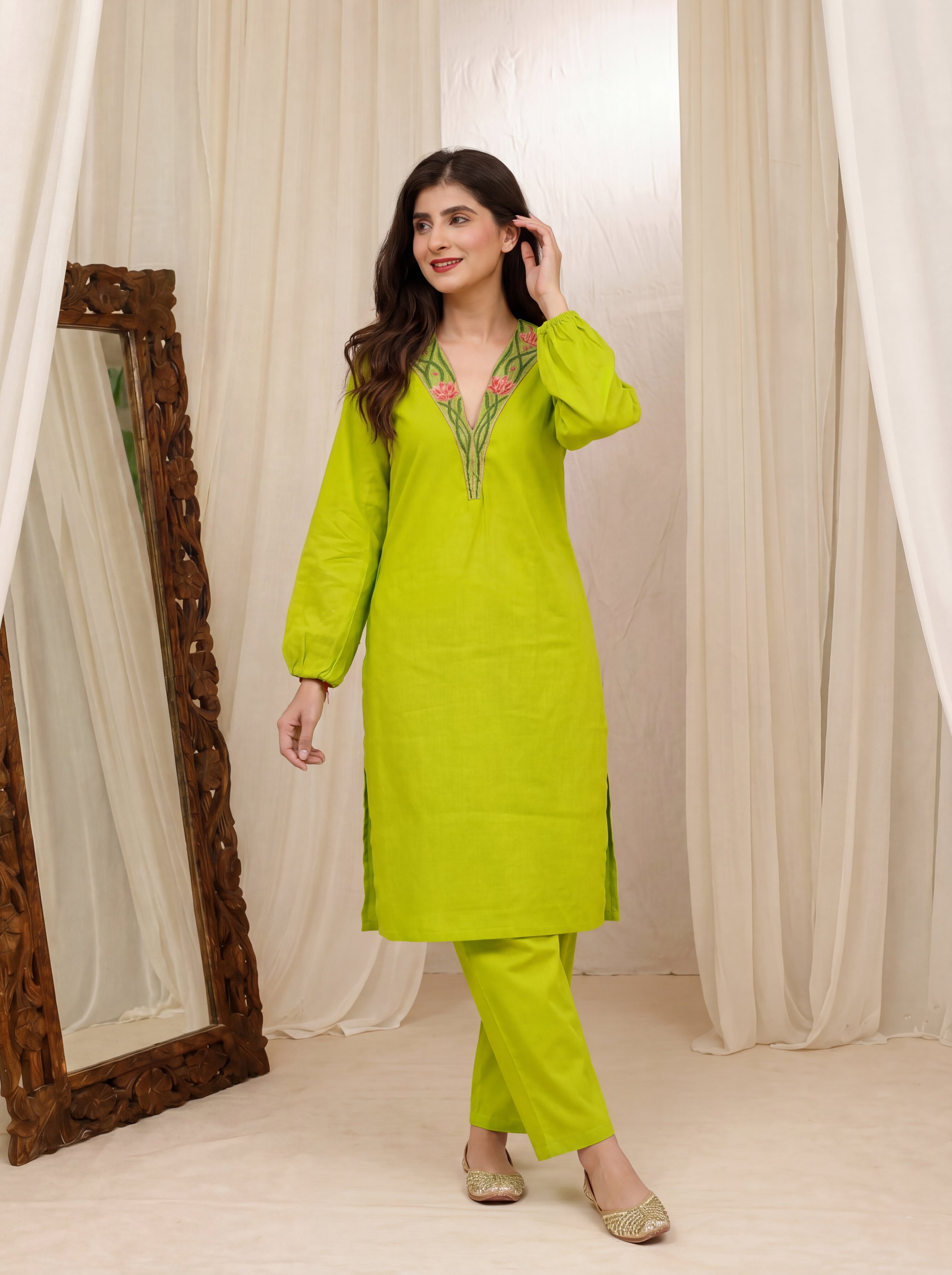 Women's Green Roman Silk Lotus Embroidered Co-Ord Set