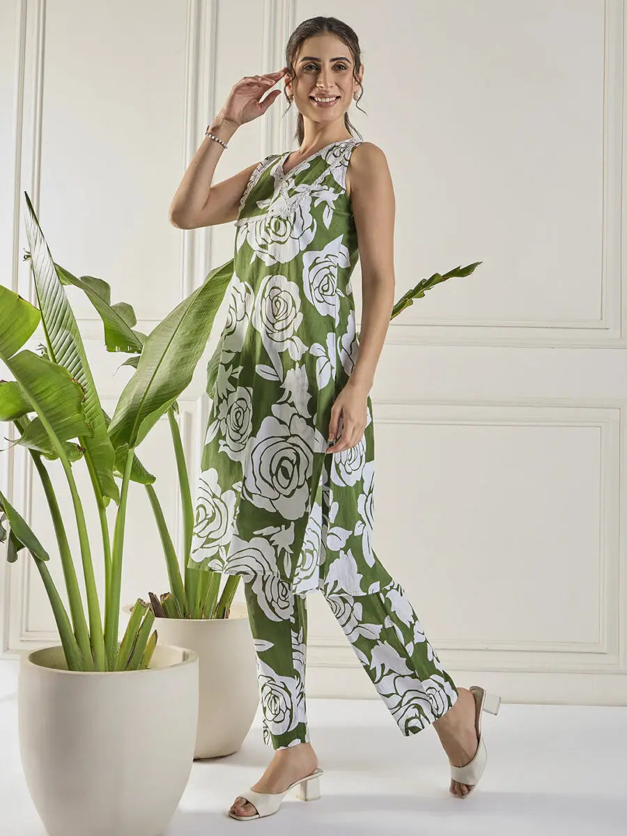 winered-women-green-lace-detailing-yoke-co-ord-set