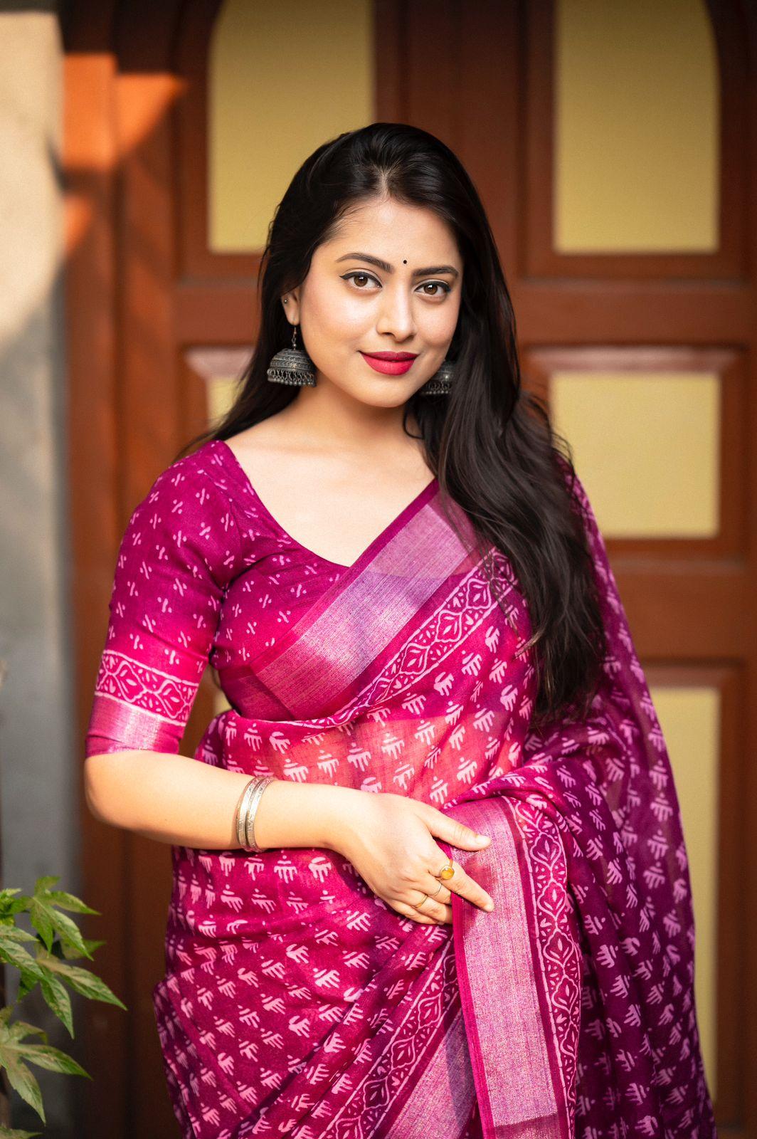 Women's Rani Soft Linen By Linen Saree With Blouse