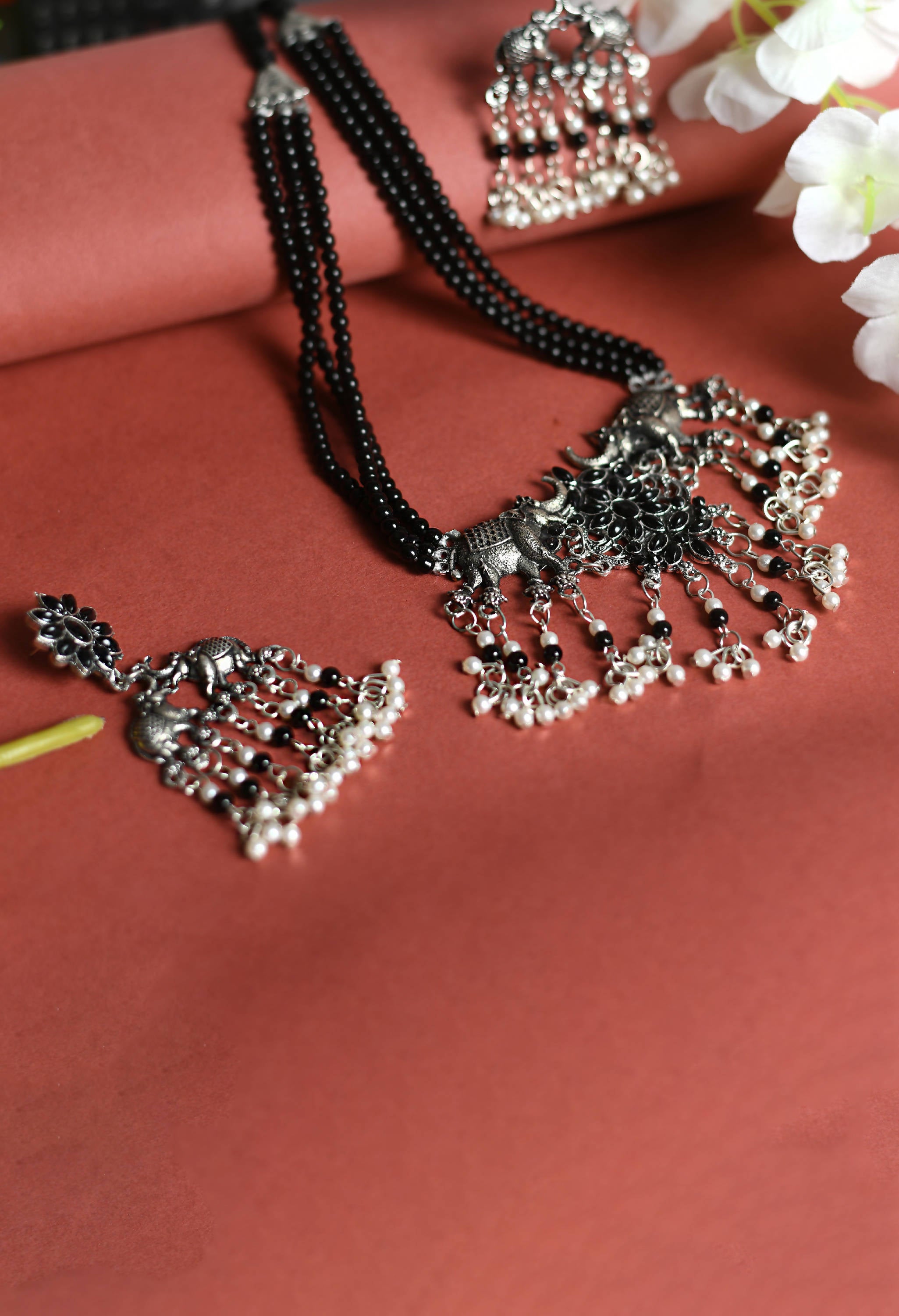 Trendia Silver-Plated Black Kundan Elephant design Necklac