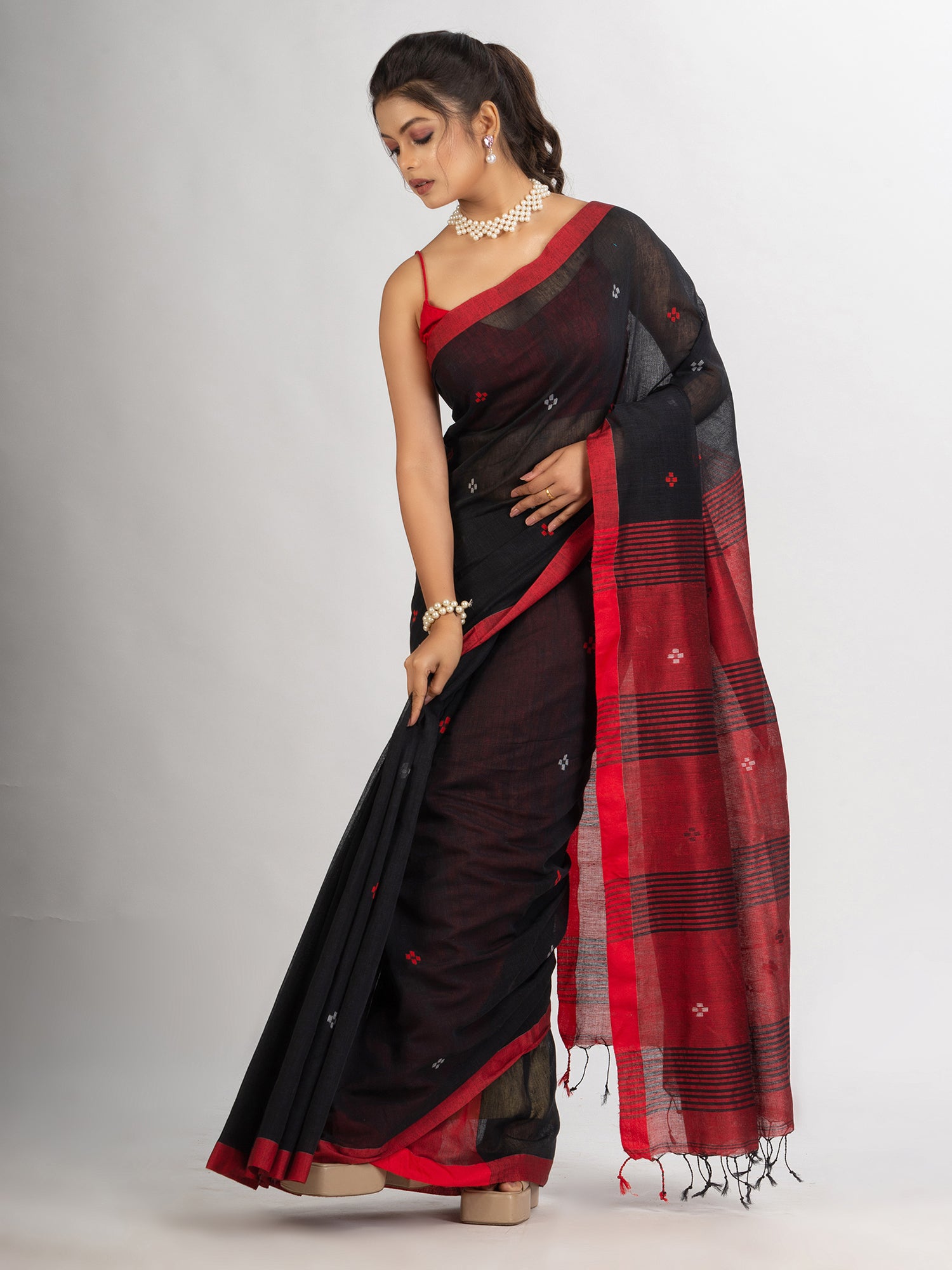 Women's Black Handwoven Cotton Jamdani handloom Saree