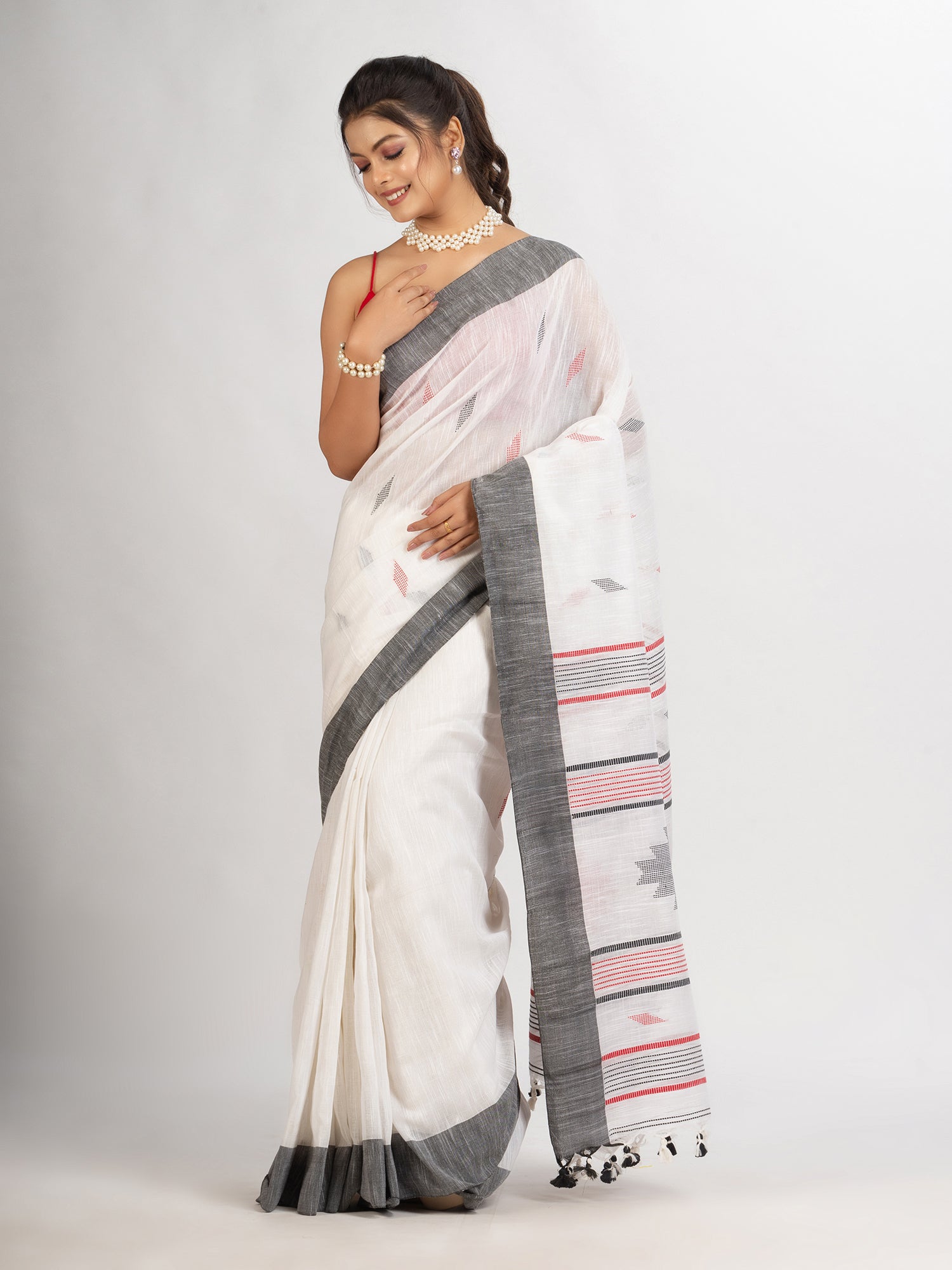 Women's White Handwoven Cotton Jamdani handloom Saree