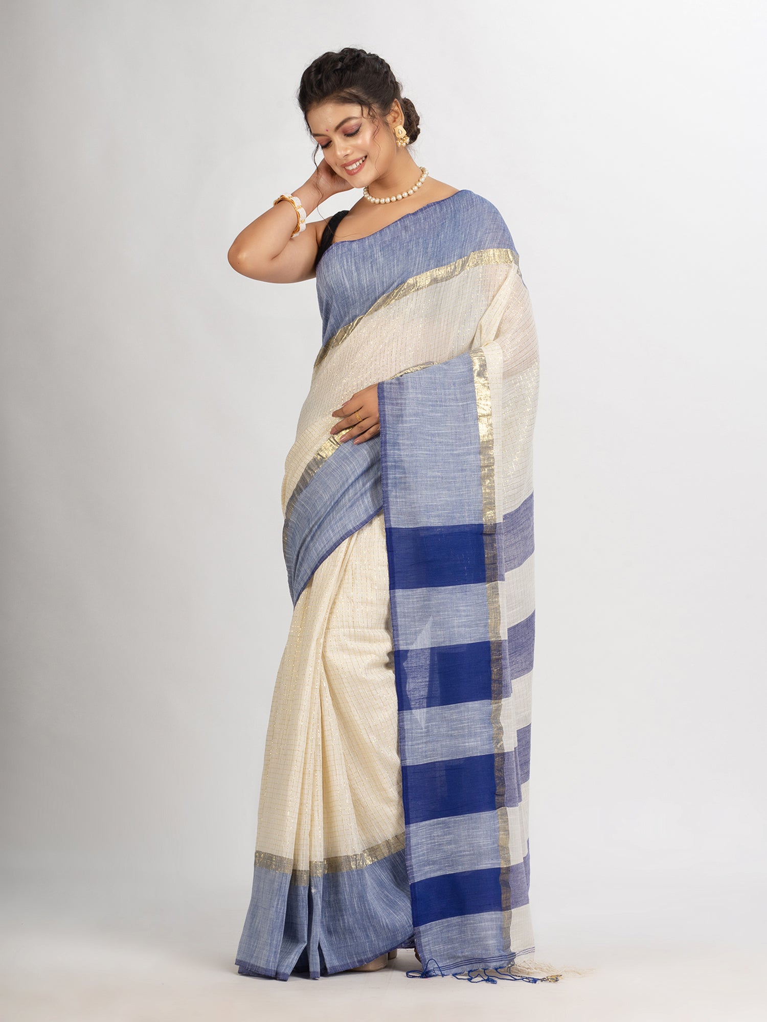 Women's White And Rolex Cotton Check Handloom Saree