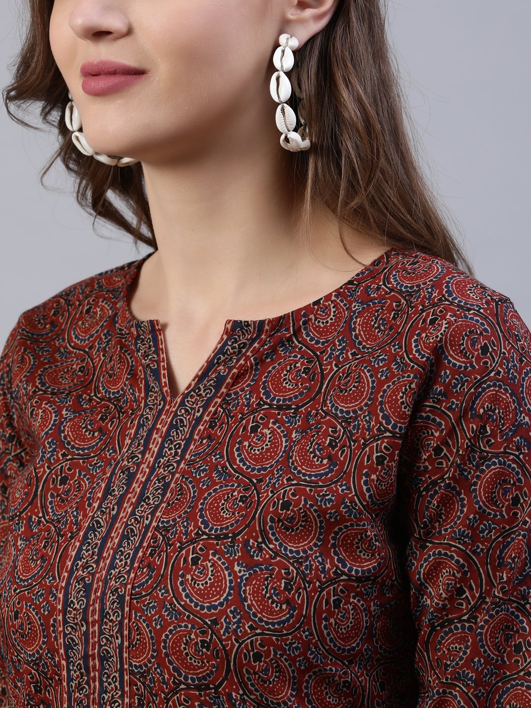 Women's Maroon Printed Straight Kurta With Three Quarter Sleeves