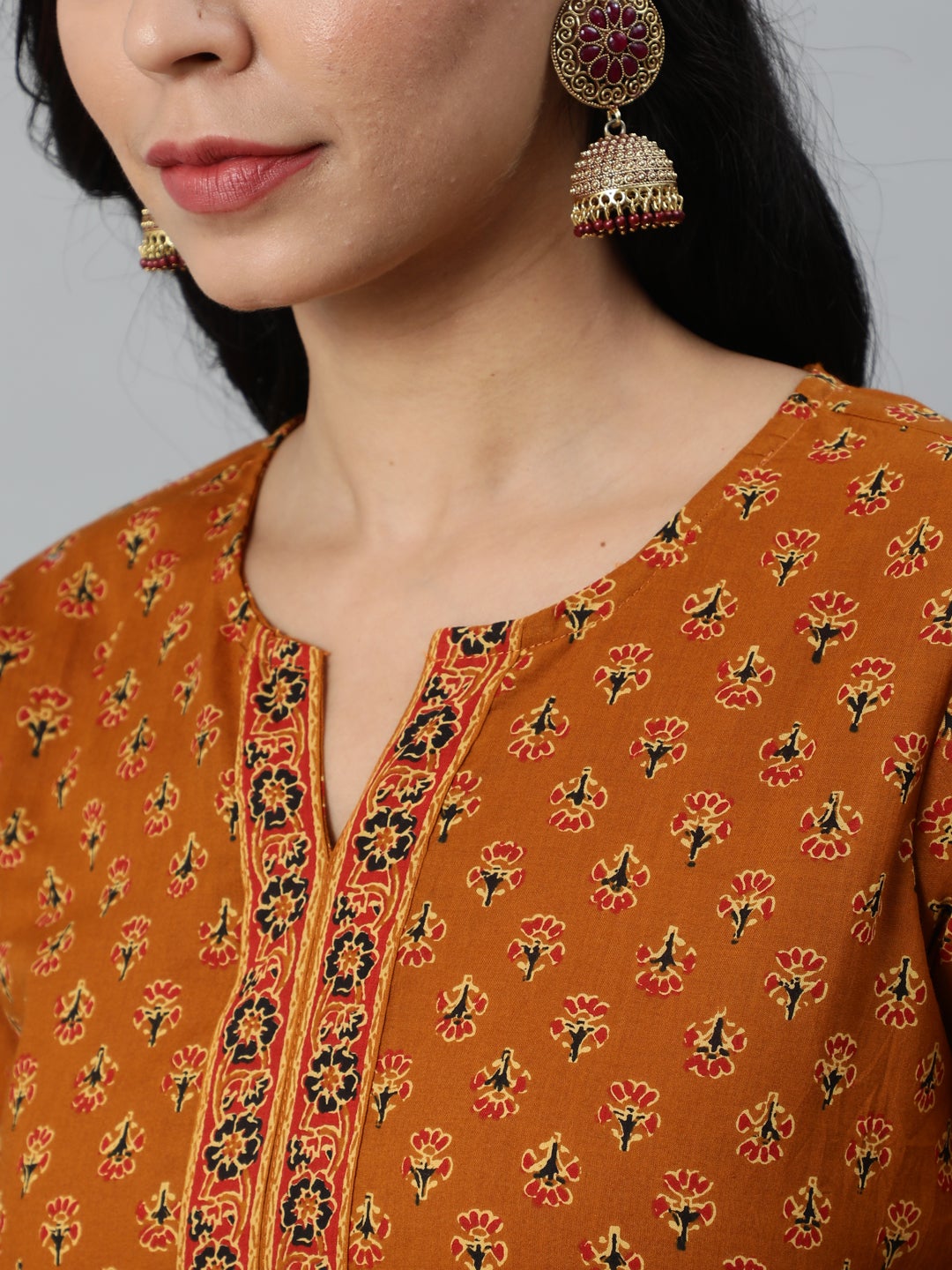 Women's Mustrad Ethnic Printed Straight Kurta With Three Quarter Sleeves