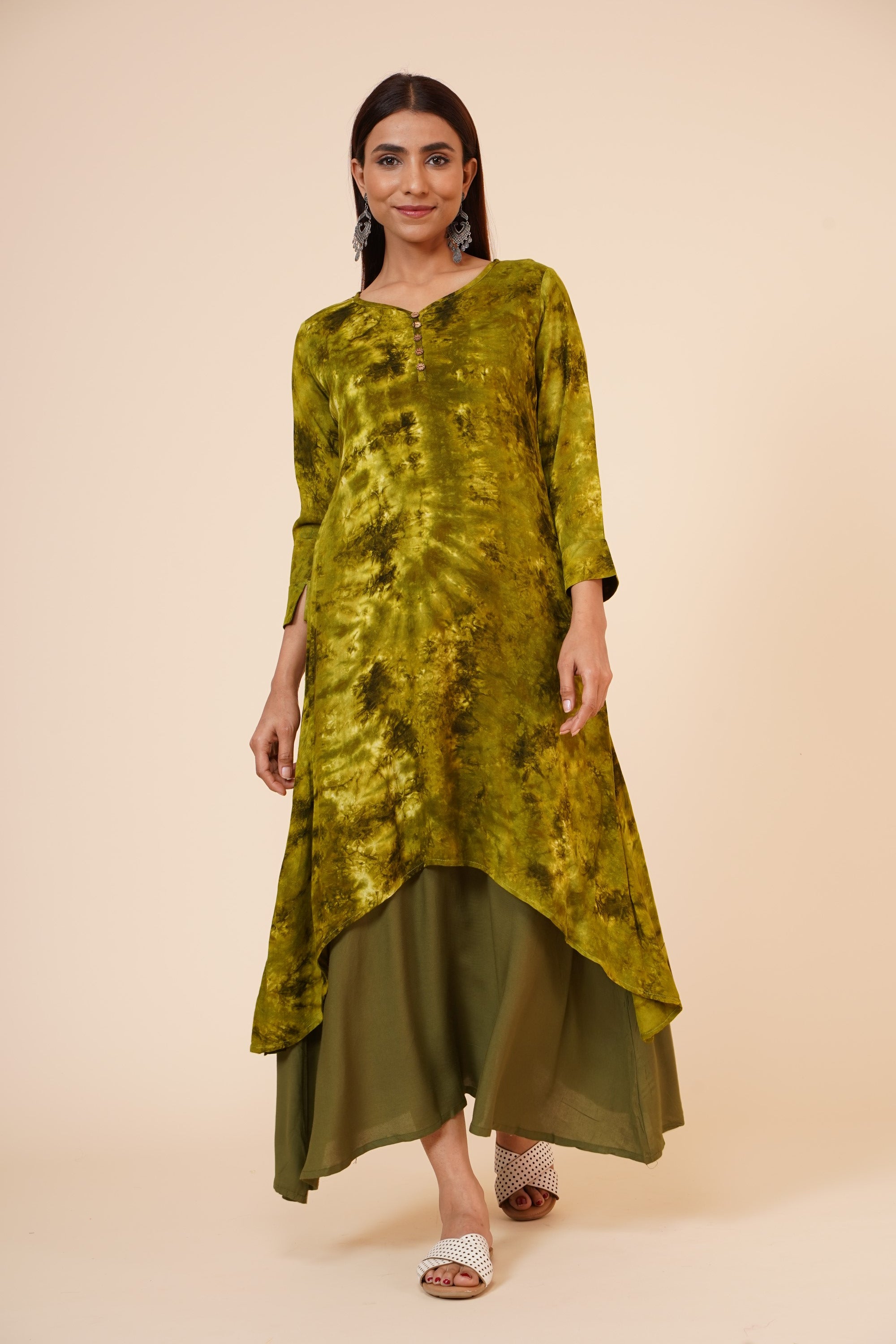 Women's Indian Tie N Dye Kurti With Wooden Button Placket And Cuff
