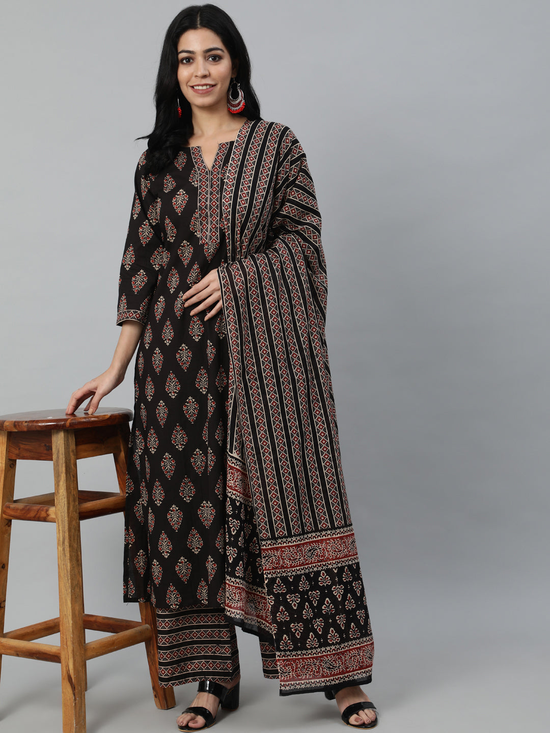 Women's Black Printed Straight Kurta With Plazo & Dupatta